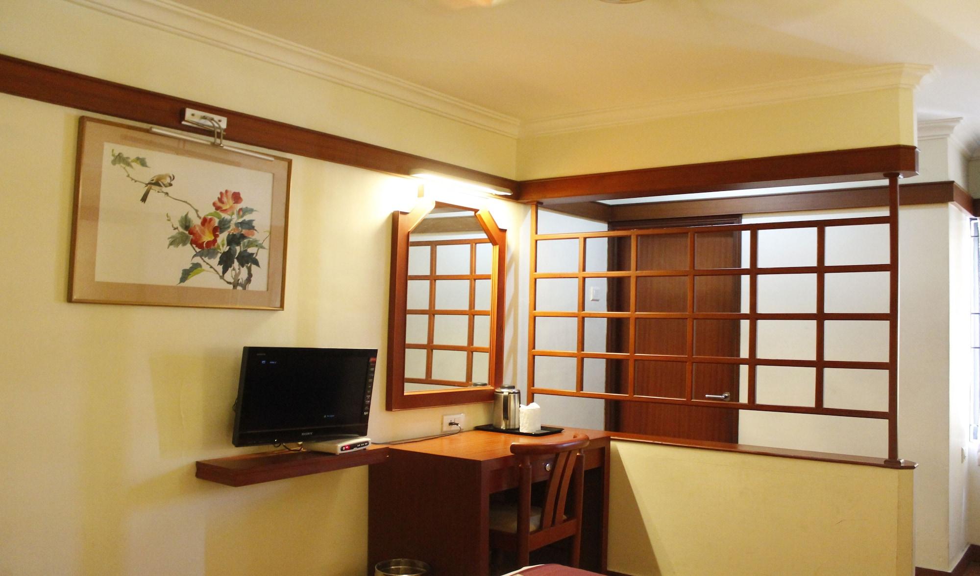 Hotel Aiswarya Kochi Exterior foto