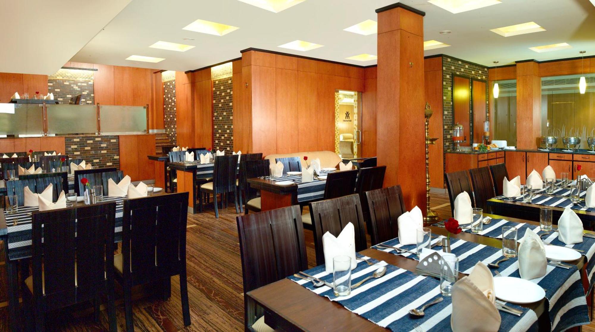 Hotel Aiswarya Kochi Exterior foto