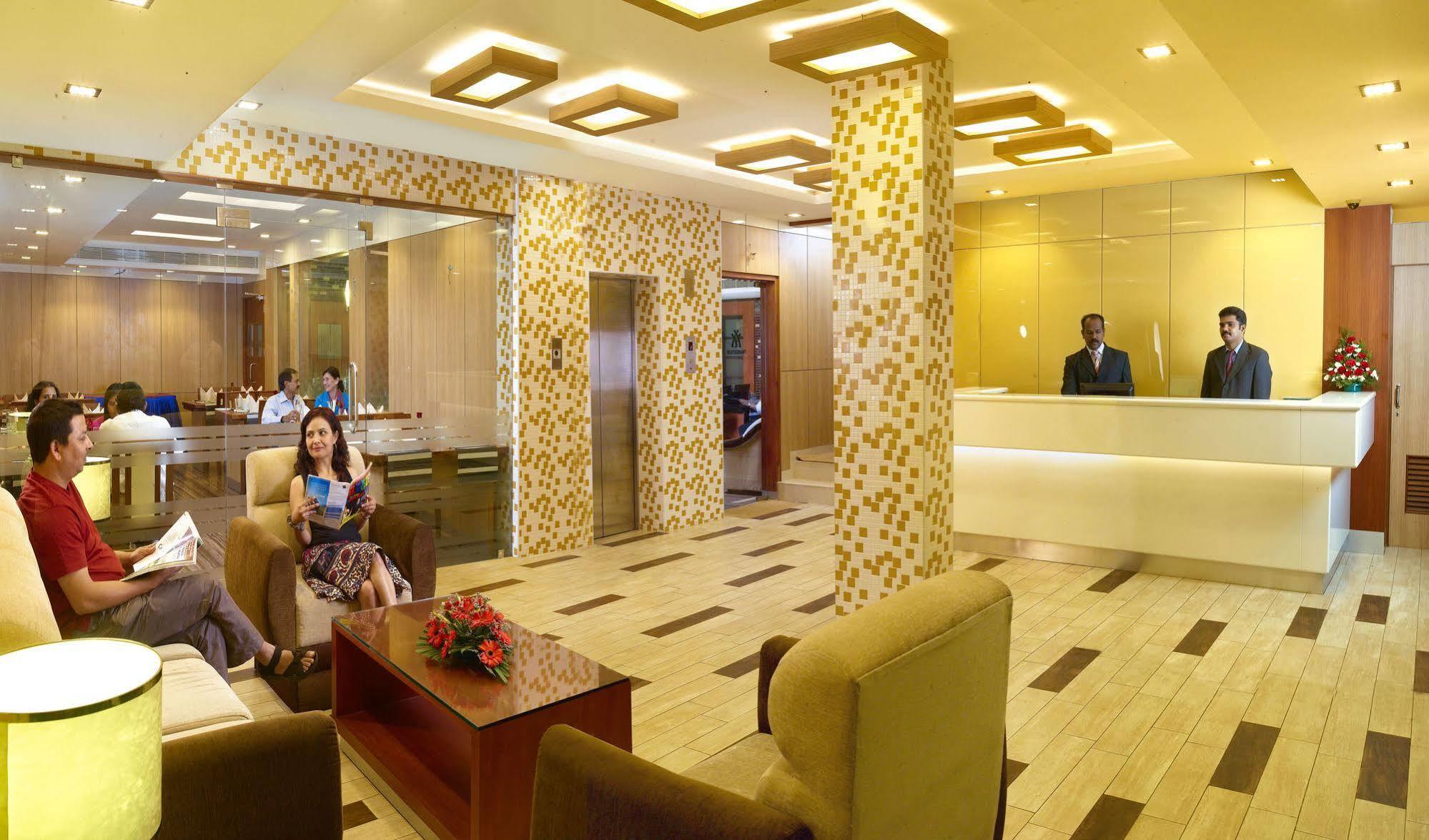 Hotel Aiswarya Kochi Exterior foto